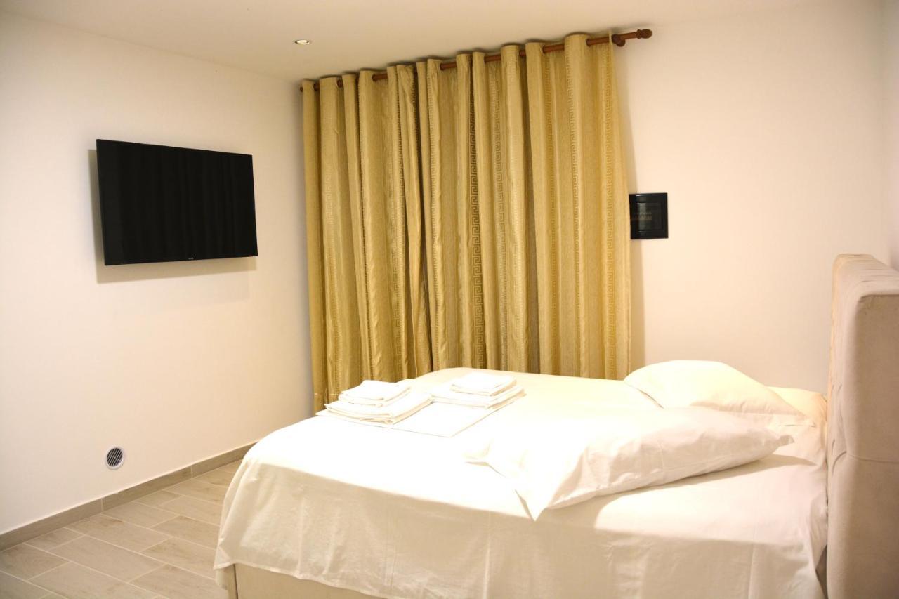 Mico'S Apartments Vlorë Екстериор снимка