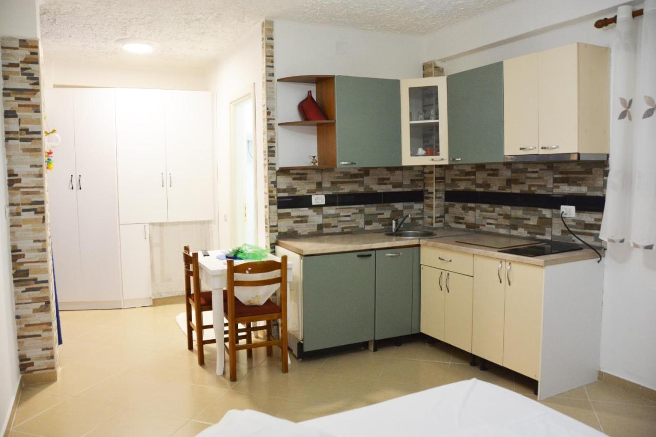 Mico'S Apartments Vlorë Екстериор снимка