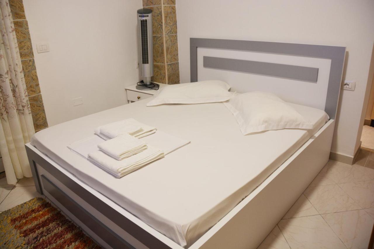 Mico'S Apartments Vlorë Екстериор снимка