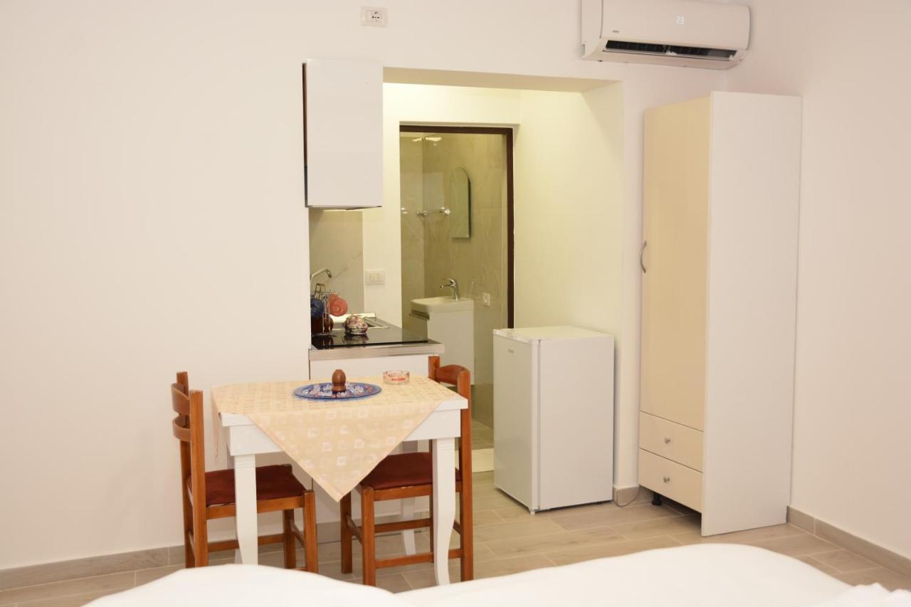 Mico'S Apartments Vlorë Екстериор снимка
