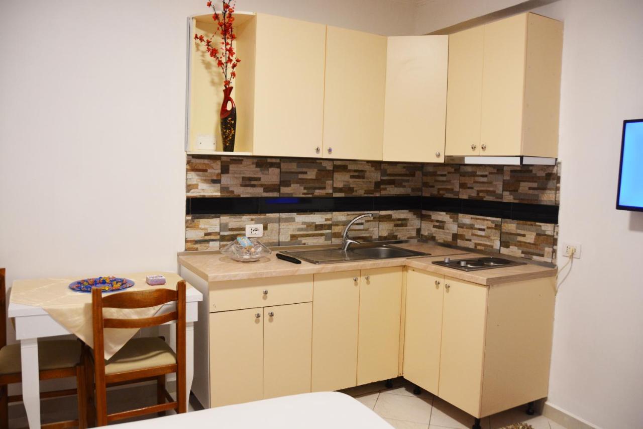 Mico'S Apartments Vlorë Екстериор снимка