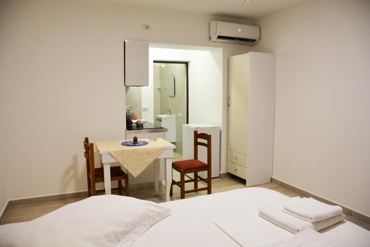 Mico'S Apartments Vlorë Екстериор снимка