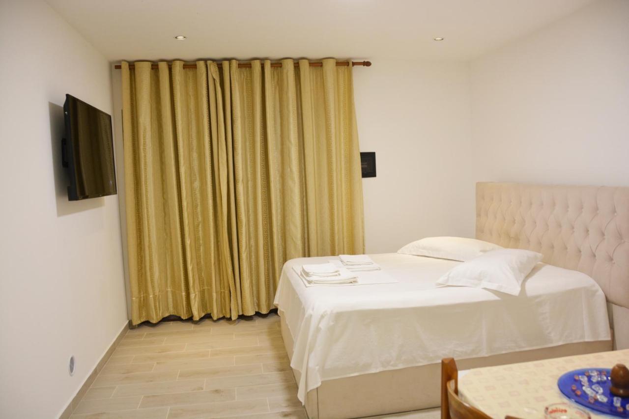 Mico'S Apartments Vlorë Екстериор снимка