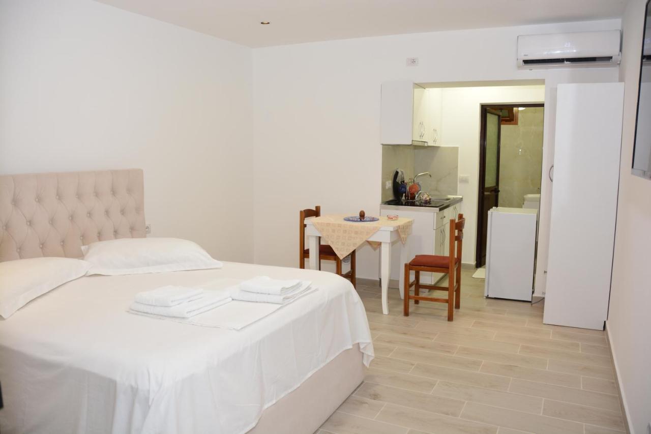 Mico'S Apartments Vlorë Екстериор снимка
