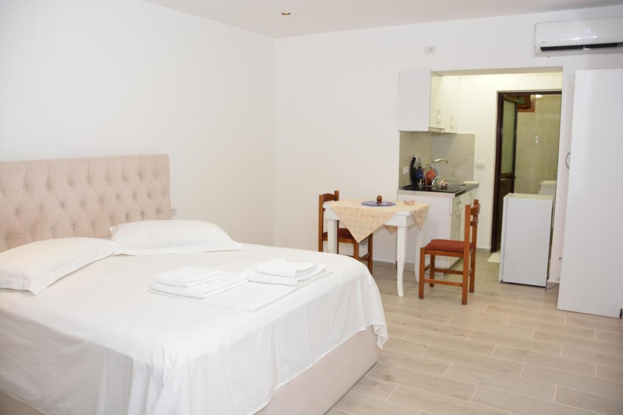 Mico'S Apartments Vlorë Екстериор снимка