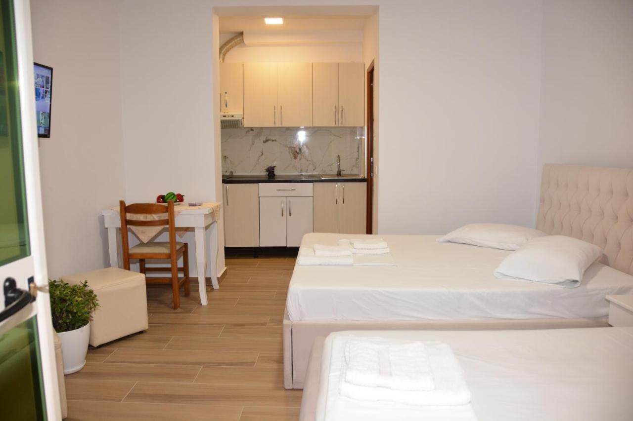Mico'S Apartments Vlorë Екстериор снимка
