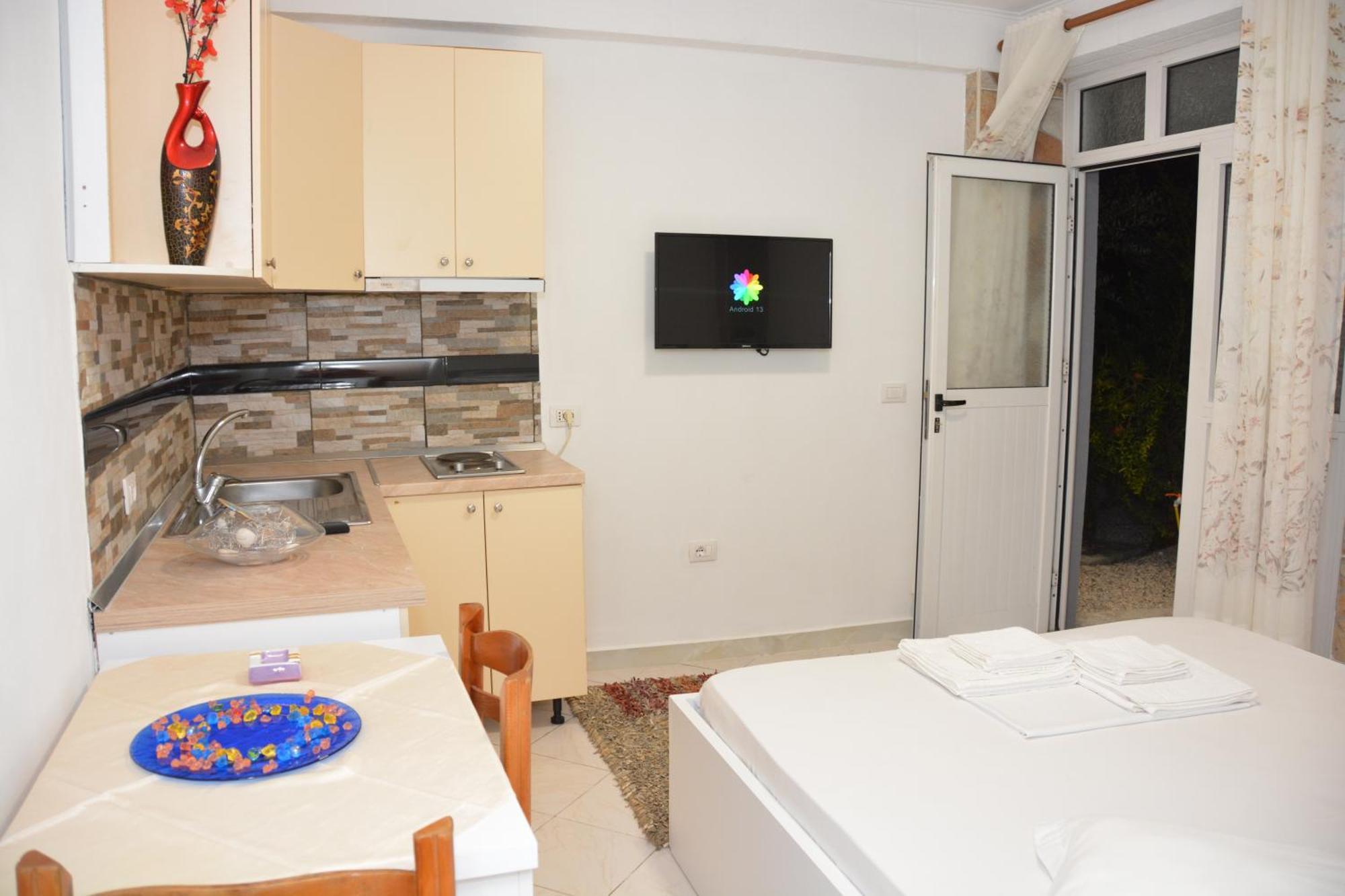 Mico'S Apartments Vlorë Екстериор снимка