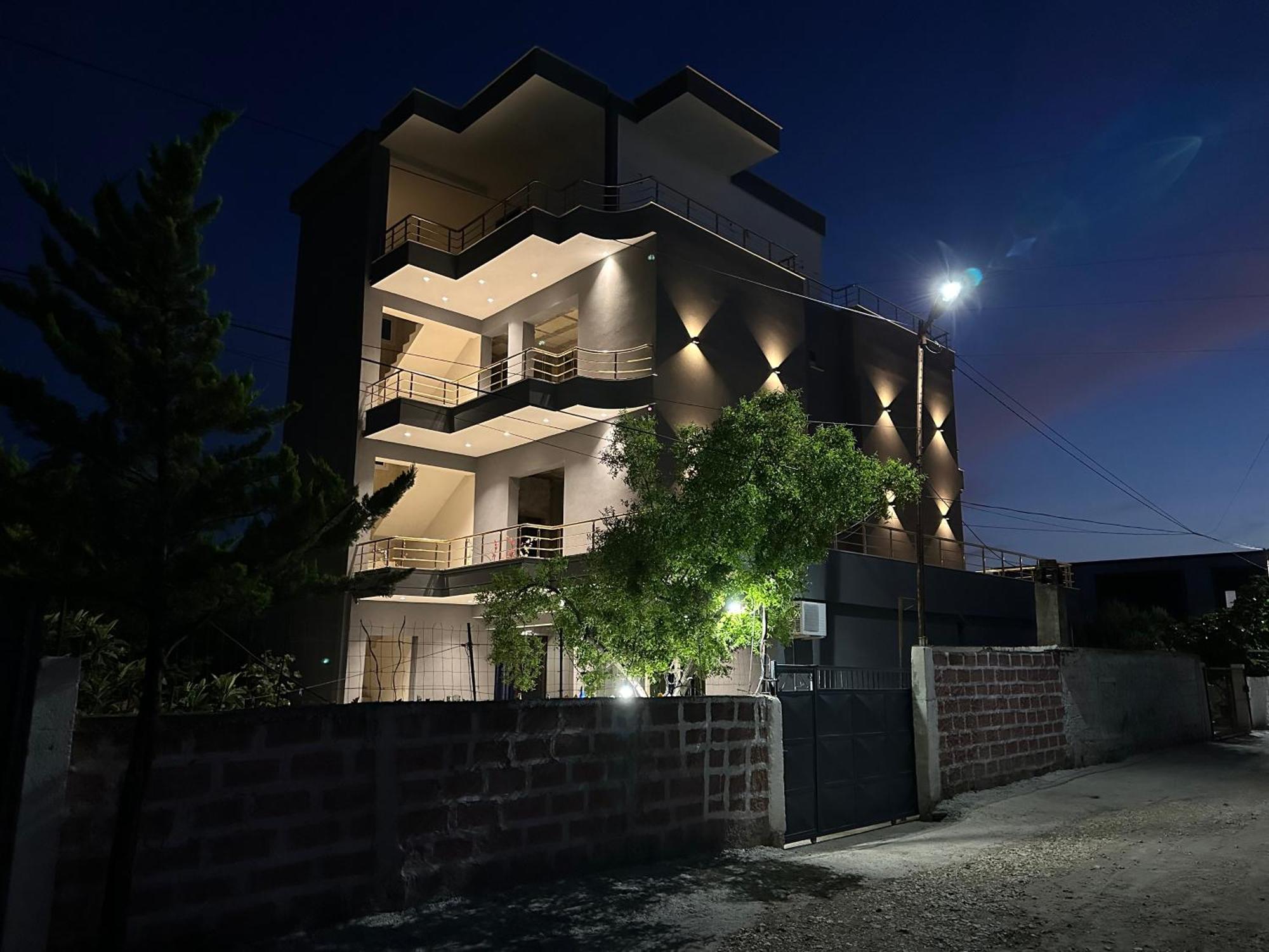 Mico'S Apartments Vlorë Екстериор снимка