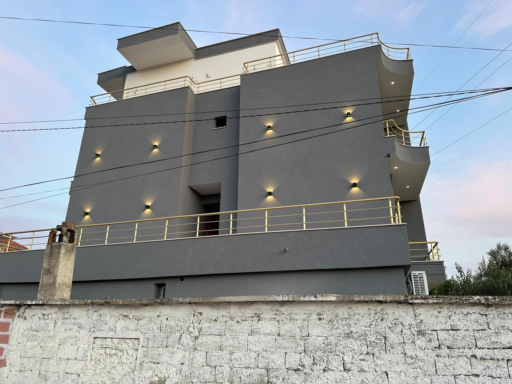 Mico'S Apartments Vlorë Екстериор снимка