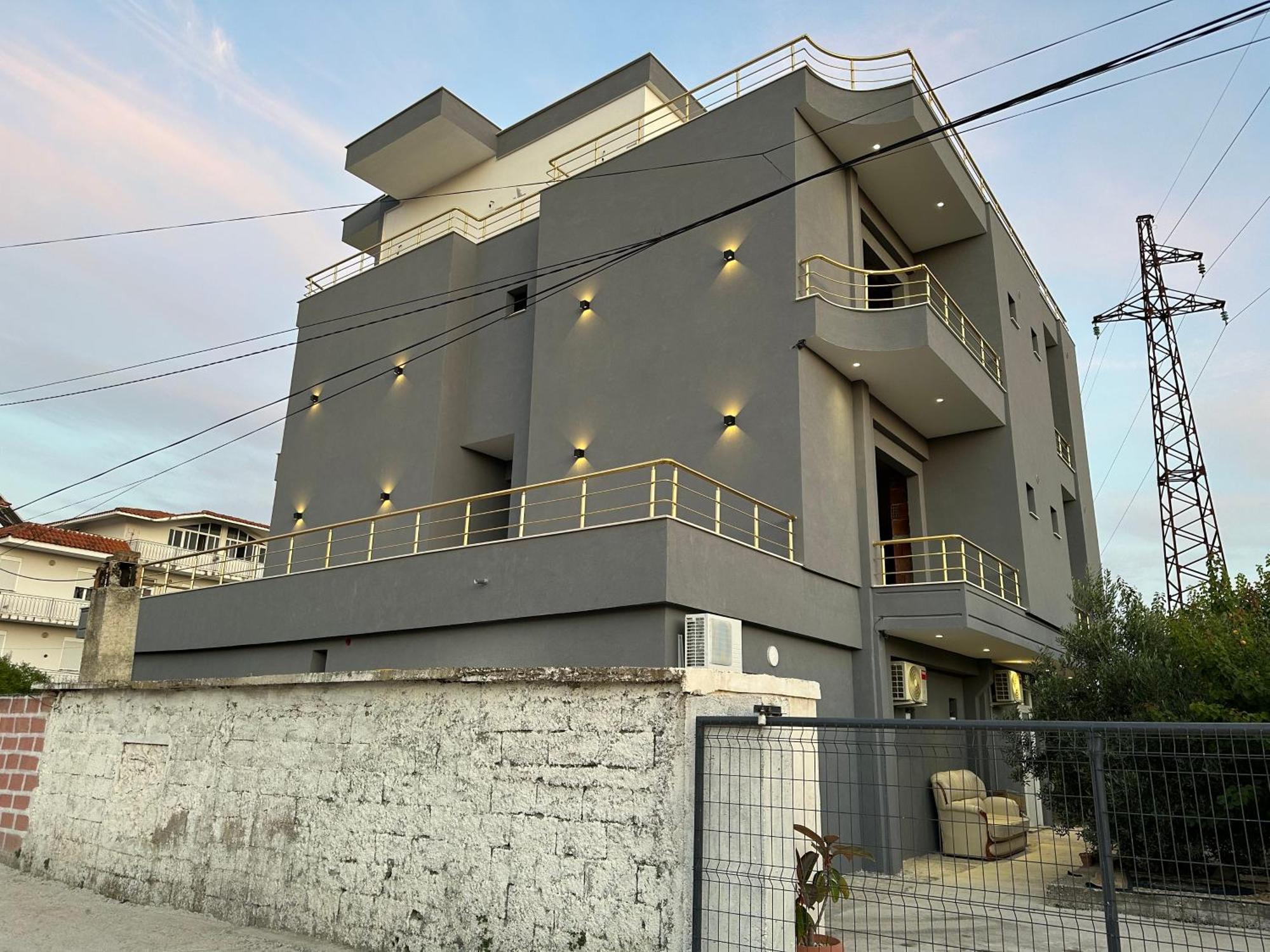Mico'S Apartments Vlorë Екстериор снимка